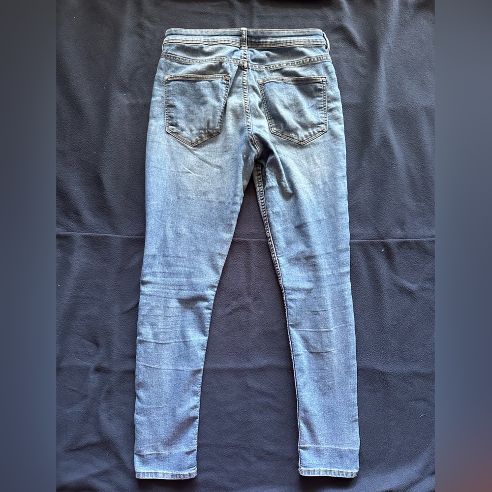 8 - H&M Divided Jeans - Picture 8 of 8